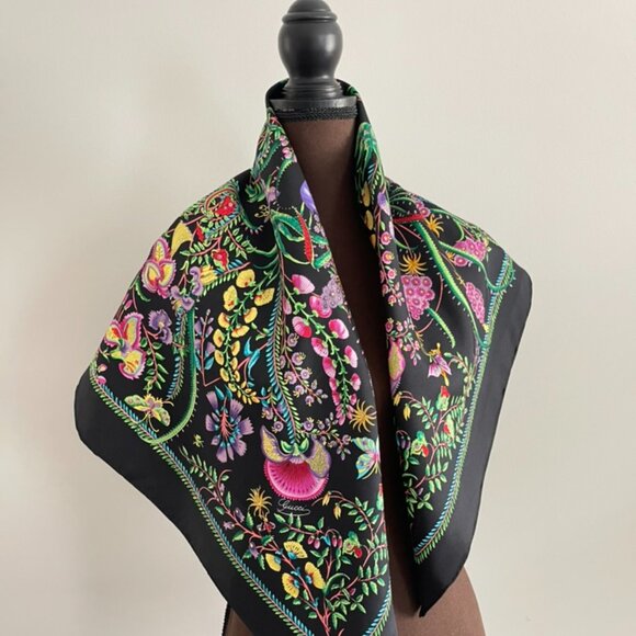 Display #1 Gucci Floral Black Green Multicolor Flora Silk Scarf Wrap - Picture 5 of 11